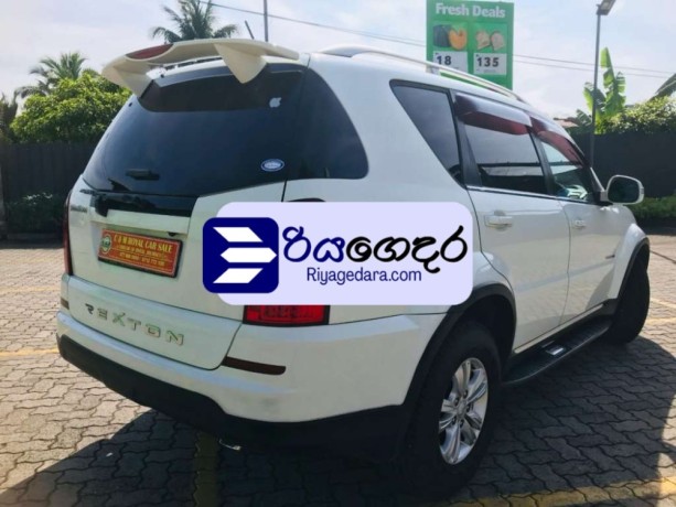 micro-rexton-2015-suv-big-5