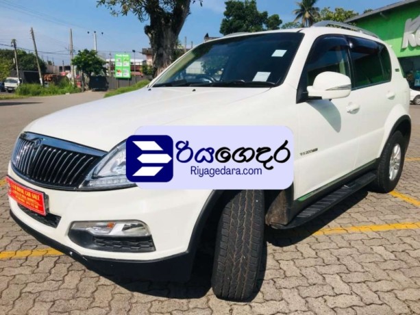micro-rexton-2015-suv-big-0