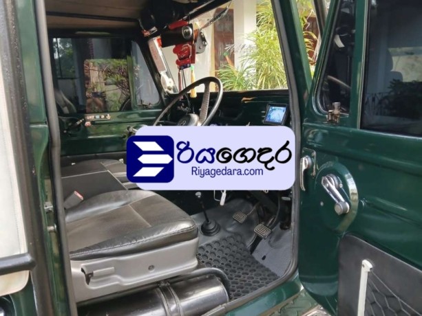 mitsubishi-4dr5-1979-suv-big-3