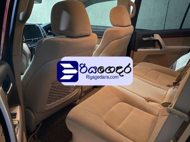 toyota-land-cruiser-sahara-v8-2013-suv-big-2