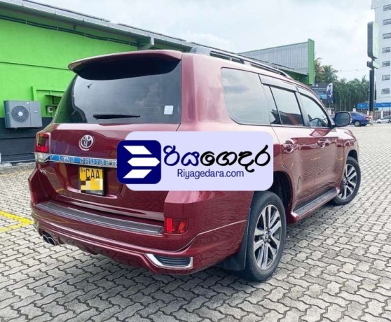 toyota-land-cruiser-sahara-v8-2013-suv-big-1