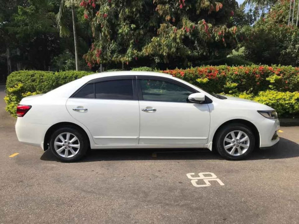 toyota-premio-g-superior-big-0