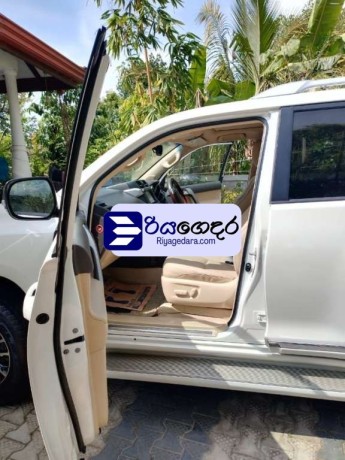 toyota-land-cruiser-prado-150-2016-suv-big-2