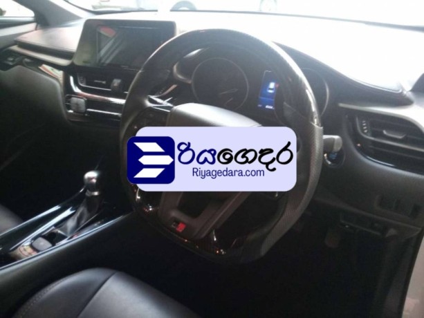 toyota-chr-2wd-2018-suv-big-3