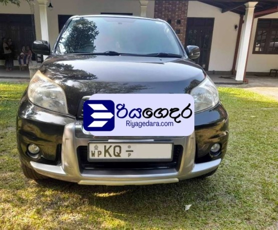 daihatsu-terios-premium-2011-suv-big-5