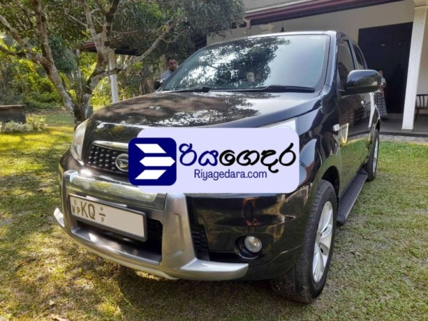 daihatsu-terios-premium-2011-suv-big-0