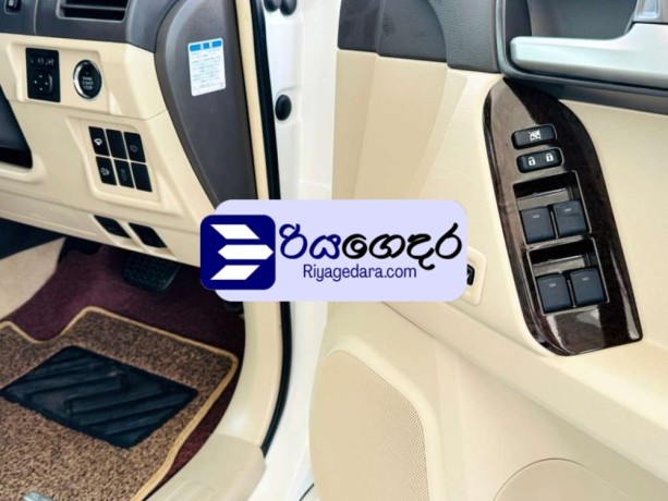 toyota-land-cruiser-prado-150-6-forward-2016-suv-big-2