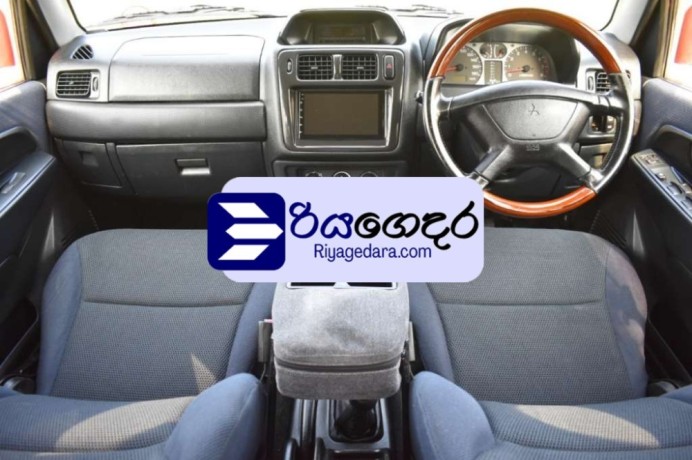 mitsubishi-pajero-io-turbo-2002-suv-big-1