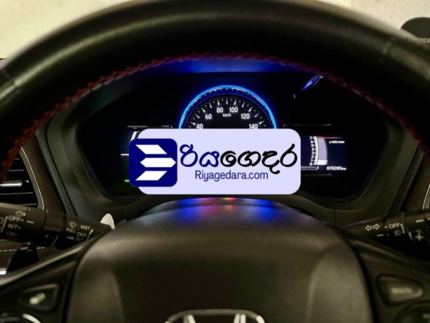 honda-vezel-rs-sensing-2017-suv-big-5