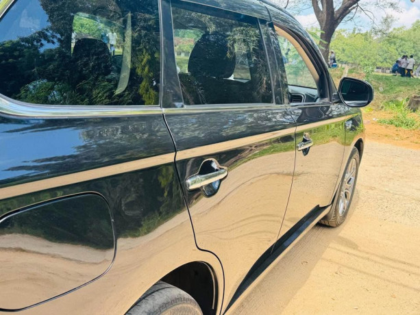 mitsubishi-outlander-phev-big-3