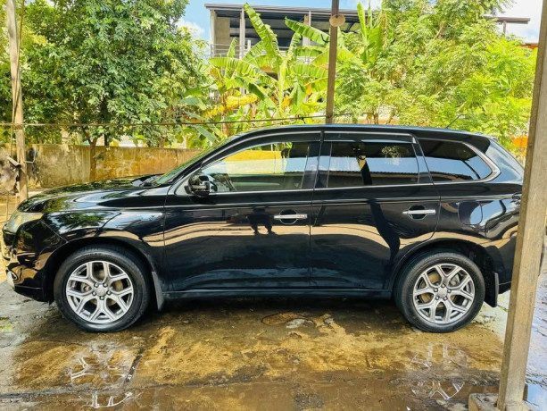 mitsubishi-outlander-phev-big-1