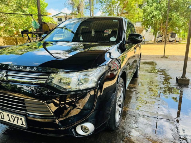 mitsubishi-outlander-phev-big-0