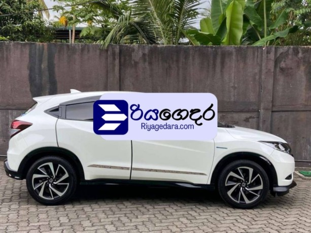 honda-vezel-rs-sensing-2017-suv-big-3