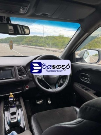 honda-vezel-rs-sensing-2016-suv-big-3