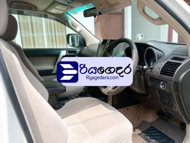 toyota-land-cruiser-prado-2012-suv-big-3