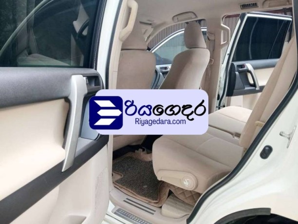 toyota-land-cruiser-prado-2012-suv-big-4