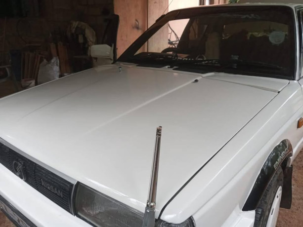 nissan-e-x-saloon-big-2