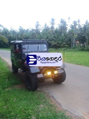 mitsubishi-4dr5-j-32-1969-suv-big-0