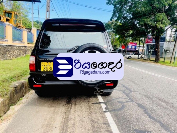 toyota-land-cruiser-sahara-v8-2004-suv-big-1