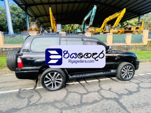 toyota-land-cruiser-sahara-v8-2004-suv-big-2