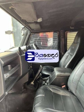 land-rover-defender-1993-suv-big-4