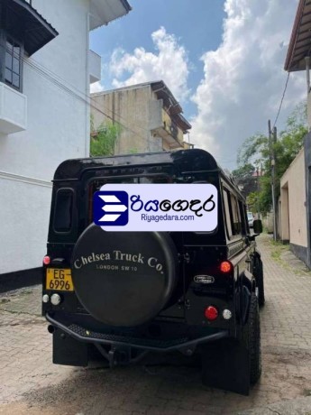 land-rover-defender-1993-suv-big-3