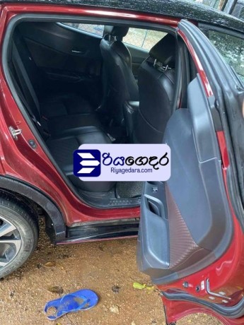 toyota-chr-ngx-10-2018-suv-big-5