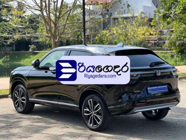 honda-vezel-z-play-2023-suv-unregistered-recondition-big-1