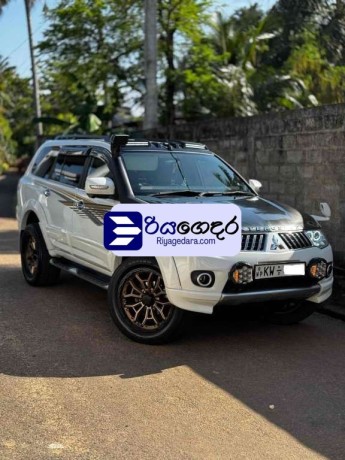 mitsubishi-montero-sport-2012-suv-big-0