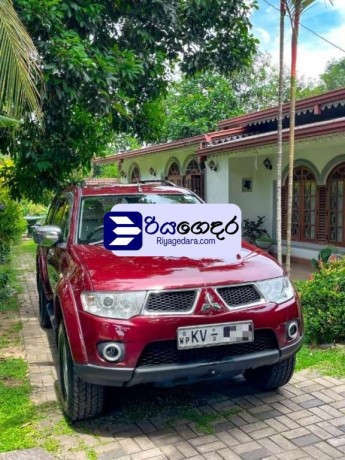 mitsubishi-montero-sport-2012-suv-big-2