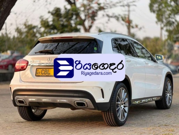 mercedes-benz-gla-200-amg-line-2019-suv-big-2