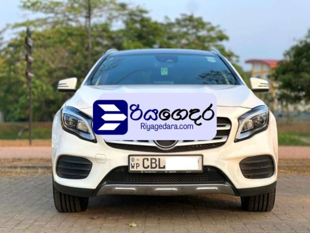 mercedes-benz-gla-200-amg-line-2019-suv-big-0