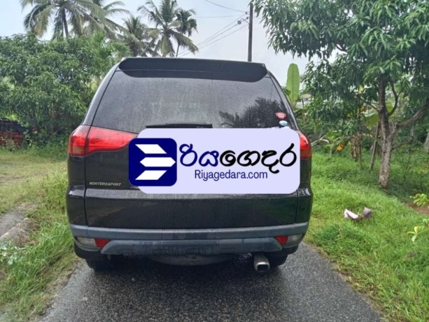 mitsubishi-montero-sport-2012-suv-big-3