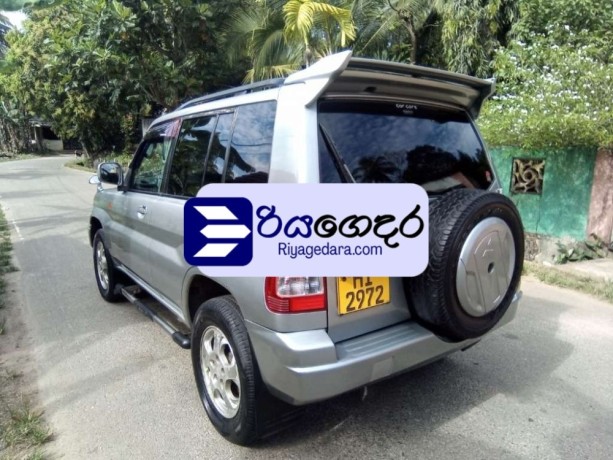 mitsubishi-pajero-2000-suv-big-1