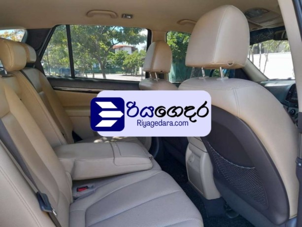 hyundai-santa-fe-2011-suv-big-4