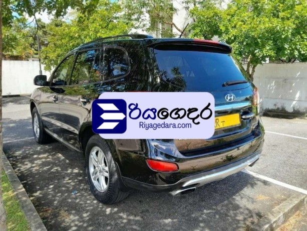 hyundai-santa-fe-2011-suv-big-1