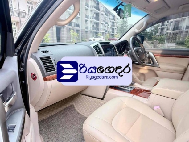 toyota-land-cruiser-v8-sahara-2014-suv-big-3