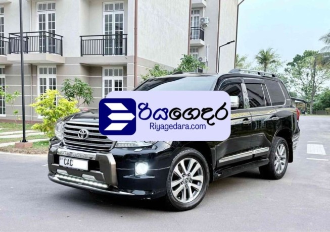 toyota-land-cruiser-v8-sahara-2014-suv-big-0