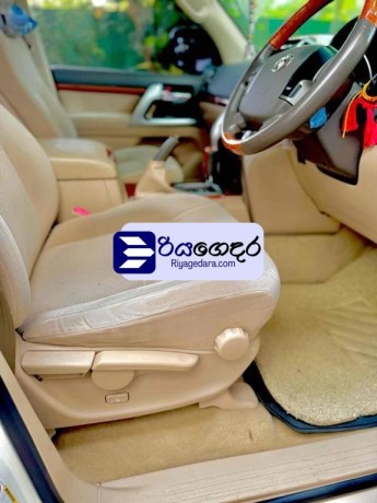 toyota-land-cruiser-v8-sahara-vx-2013-suv-big-3