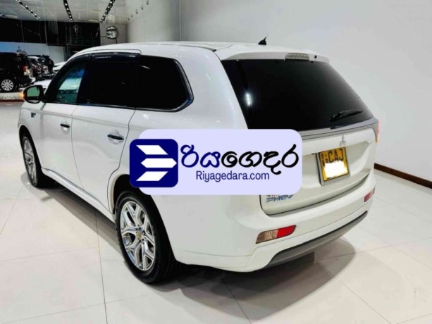 mitsubishi-outlander-phev-2014-suv-big-2