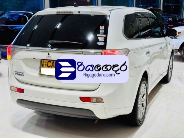 mitsubishi-outlander-phev-2014-suv-big-1