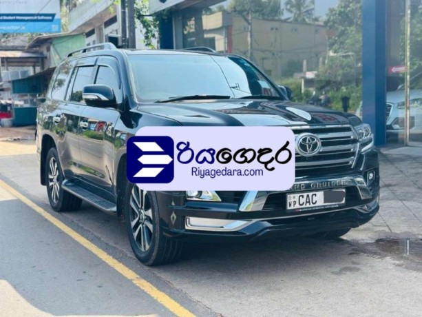 toyota-sahara-v8-2011-suv-big-1