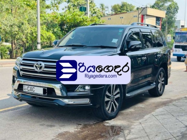 toyota-sahara-v8-2011-suv-big-0