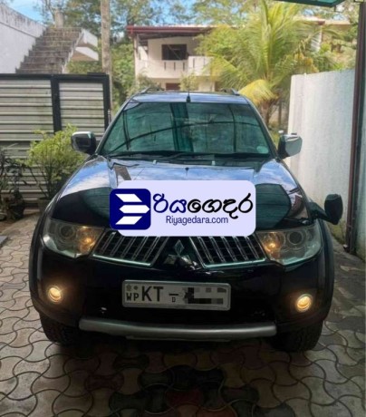 mitsubishi-montero-sport-2012-suv-big-0