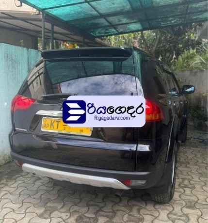 mitsubishi-montero-sport-2012-suv-big-2