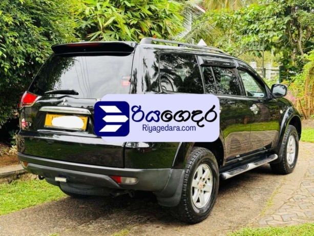 mitsubishi-montero-sport-2012-suv-big-1