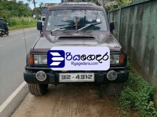 isuzu-trooper-1987-suv