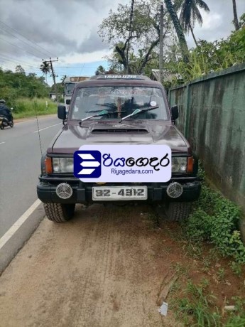 isuzu-trooper-1987-suv-big-0