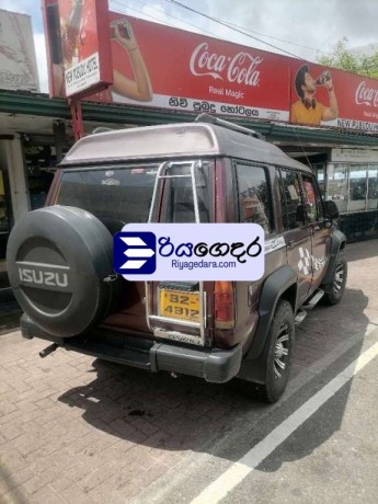 isuzu-trooper-1987-suv-big-2