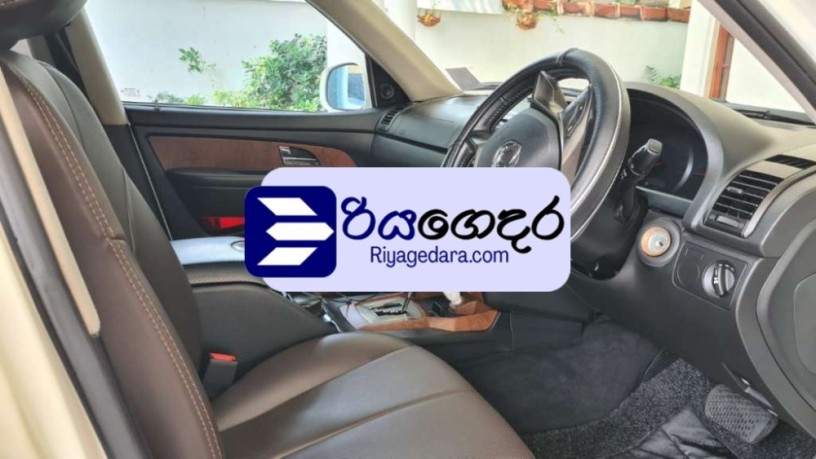 micro-rexton-w-2016-suv-big-2